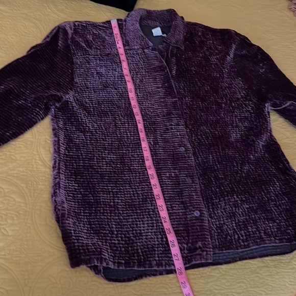 Textured velour plum top by UBU in EUC. Size XL - Picture 9 of 10